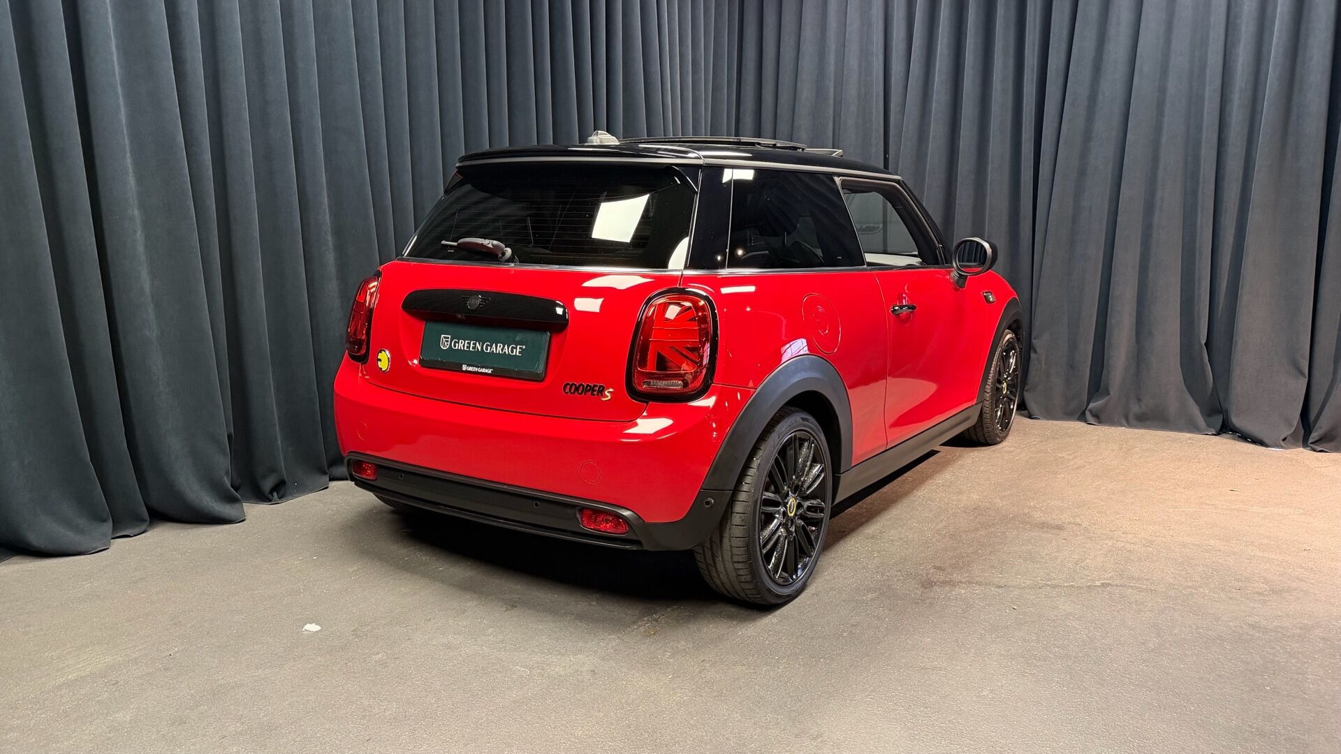 Rød Mini Cooper fra 2023