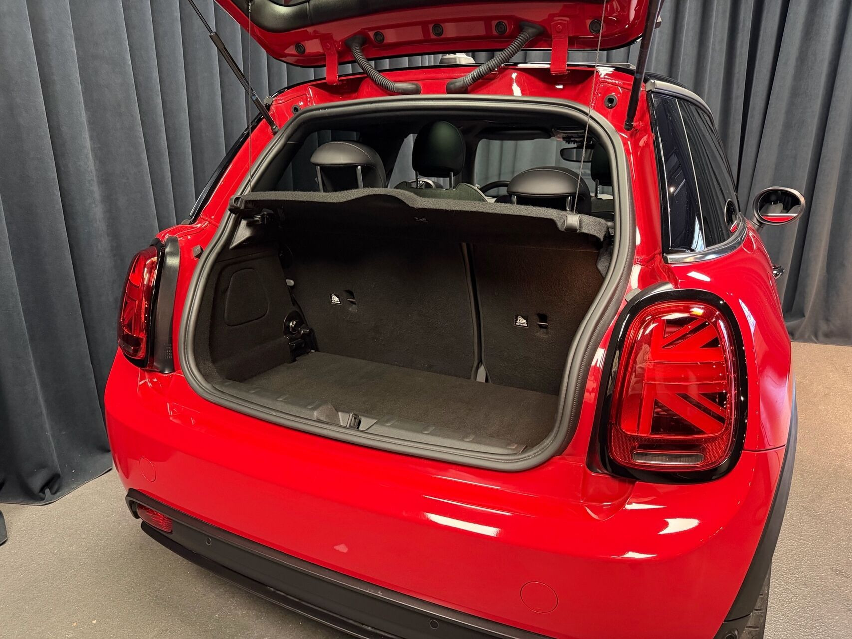 Rød Mini Cooper fra 2023