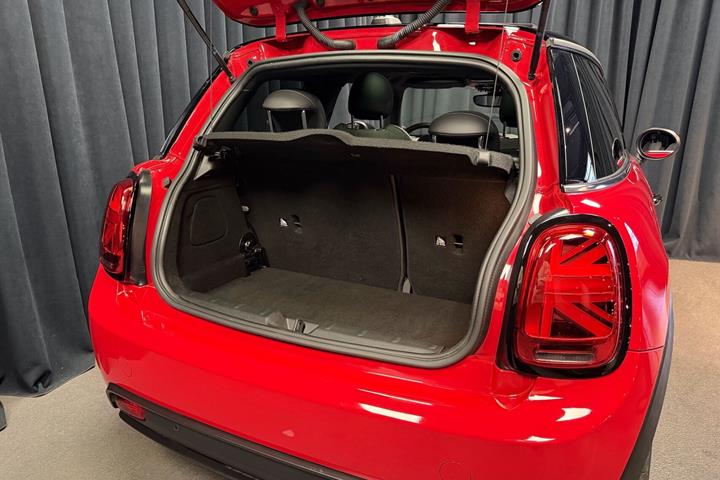 Rød Mini Cooper fra 2023