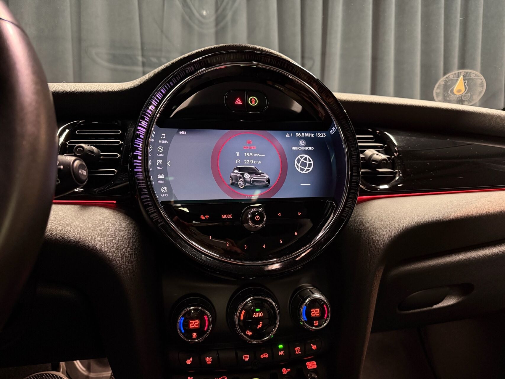 Rød Mini Cooper fra 2023