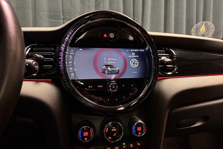 Rød Mini Cooper fra 2023