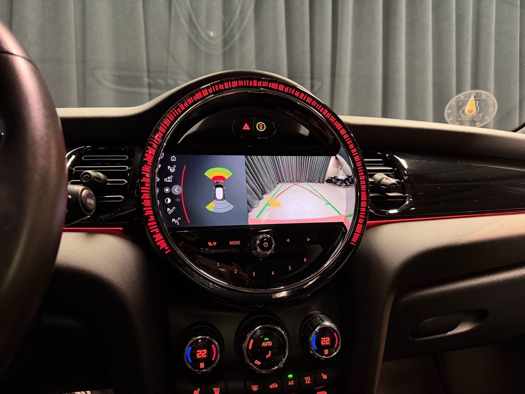 Rød Mini Cooper fra 2023