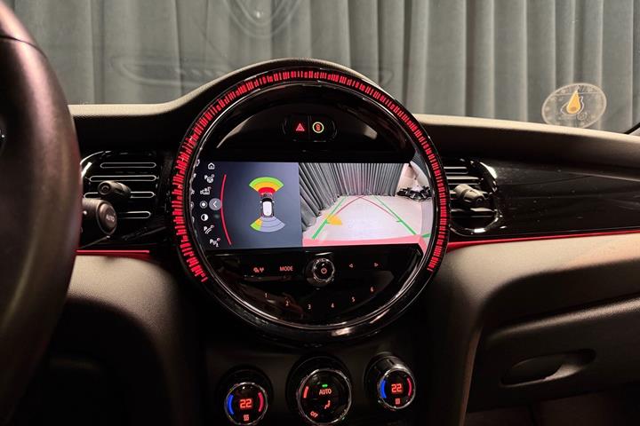 Rød Mini Cooper fra 2023