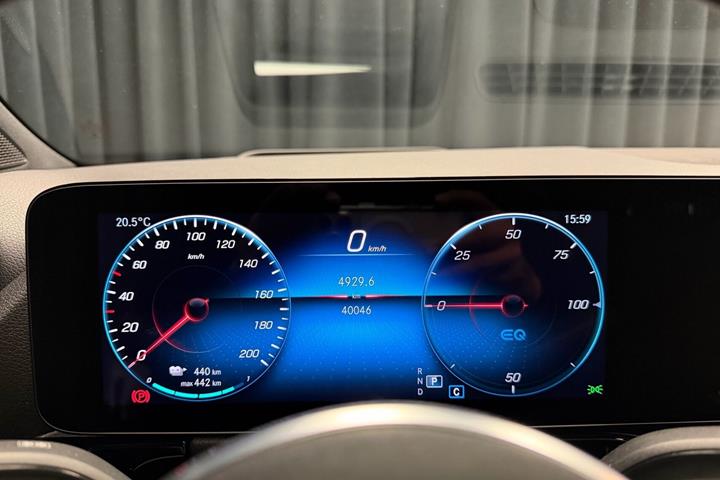 Hvid Mercedes EQA250+ fra 2022