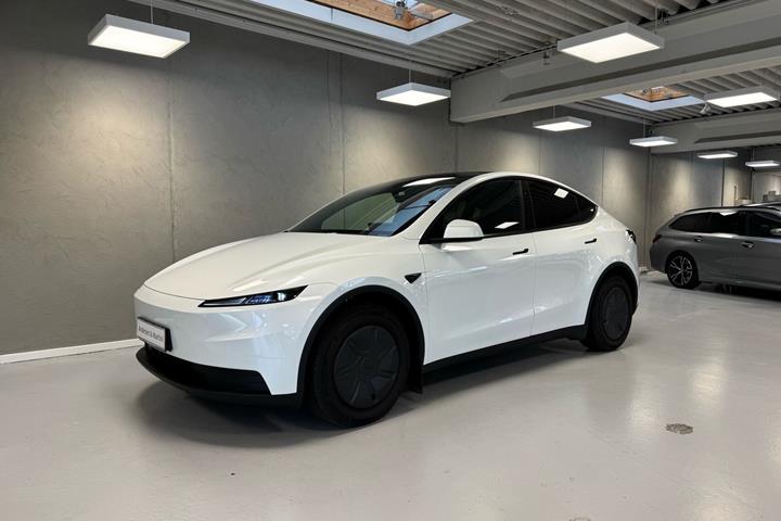 Hvid Tesla Model Y fra 2026