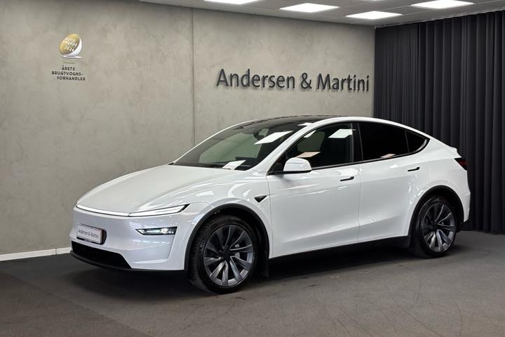 Hvid Tesla Model Y fra 2026