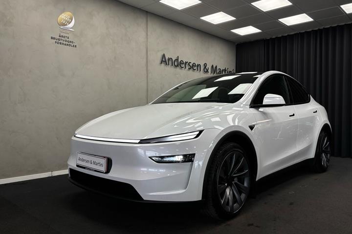 Hvid Tesla Model Y fra 2026