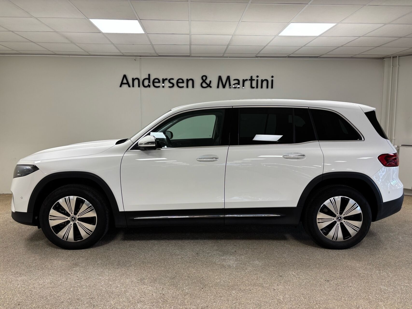 Hvid Mercedes EQB250+ fra 2025