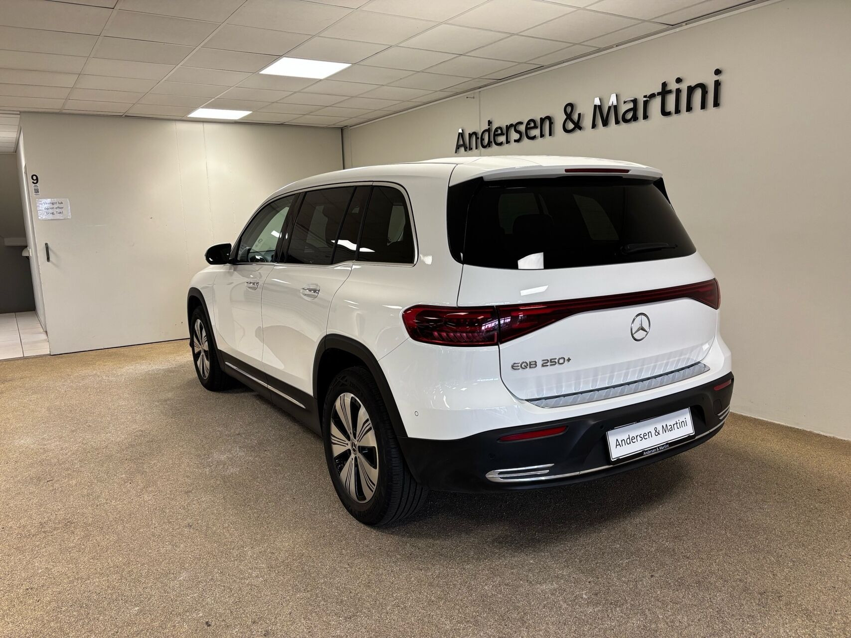 Hvid Mercedes EQB250+ fra 2025