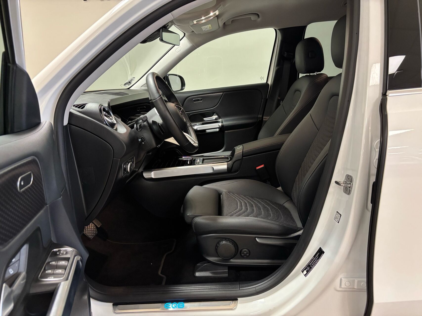 Hvid Mercedes EQB250+ fra 2025