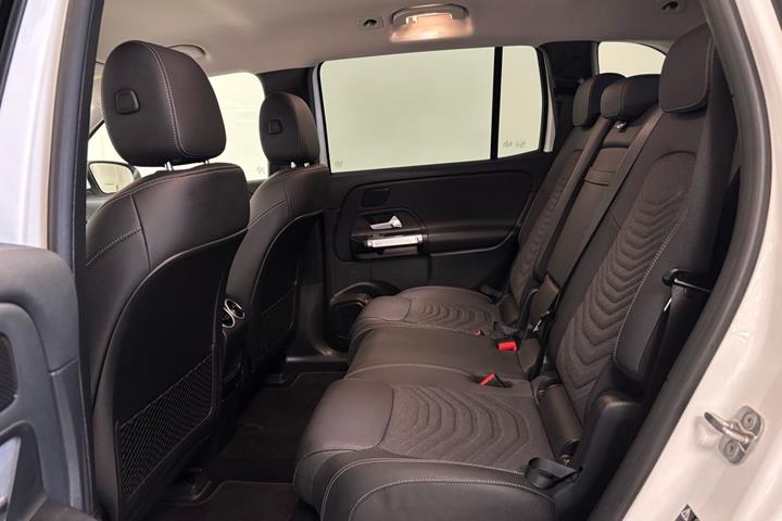 Hvid Mercedes EQB250+ fra 2025
