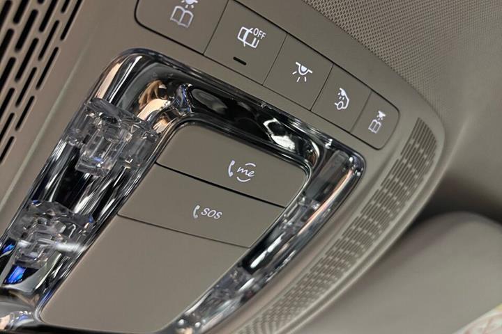 Hvid Mercedes EQB250+ fra 2025