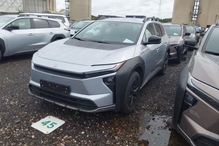 Grå Toyota bZ4X Touring fra 2026