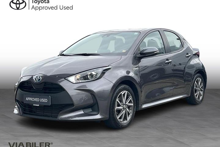 Grå Toyota Yaris fra 2021