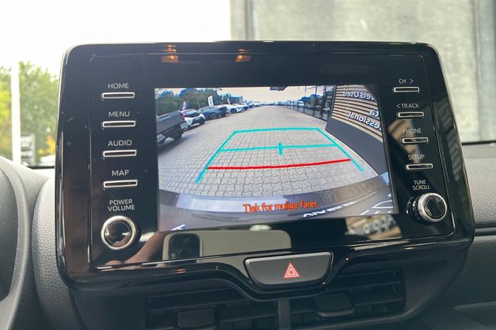 Grå Toyota Yaris fra 2021