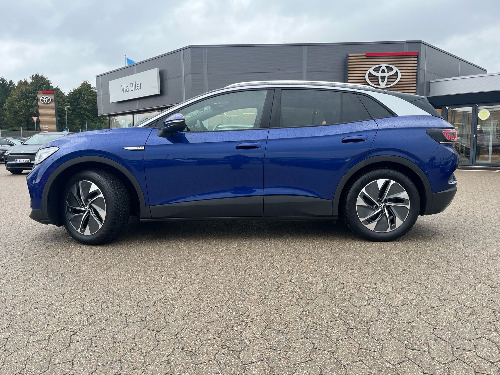 Blå VW ID.4 fra 2023