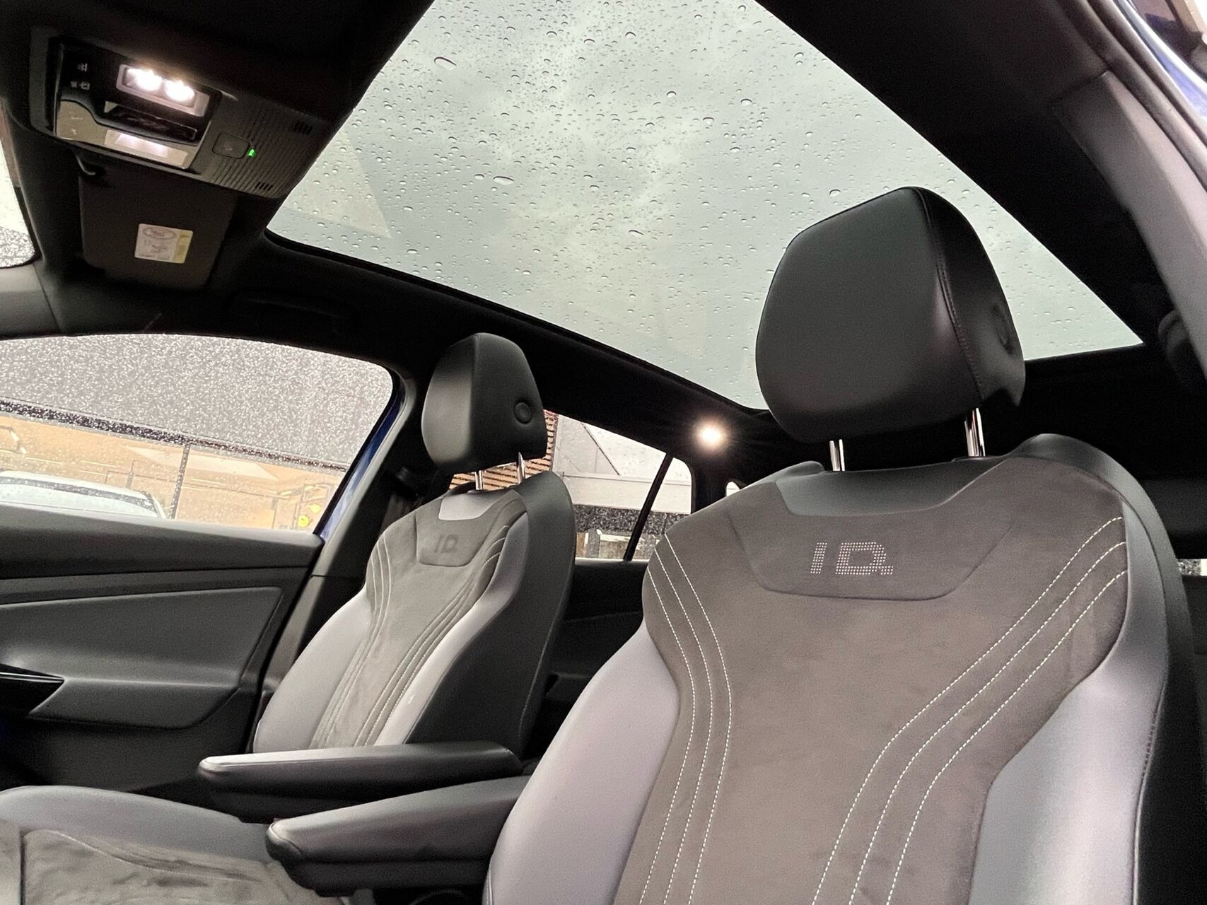 Blå VW ID.4 fra 2023