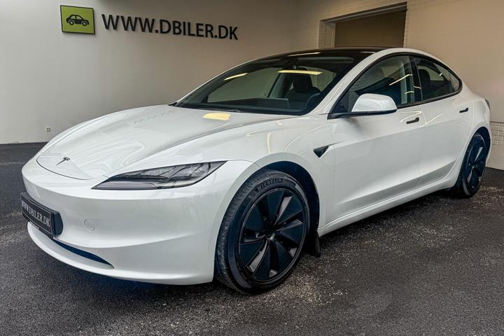 Hvid Tesla Model 3 fra 2024