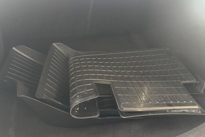 Hvid Tesla Model 3 fra 2024