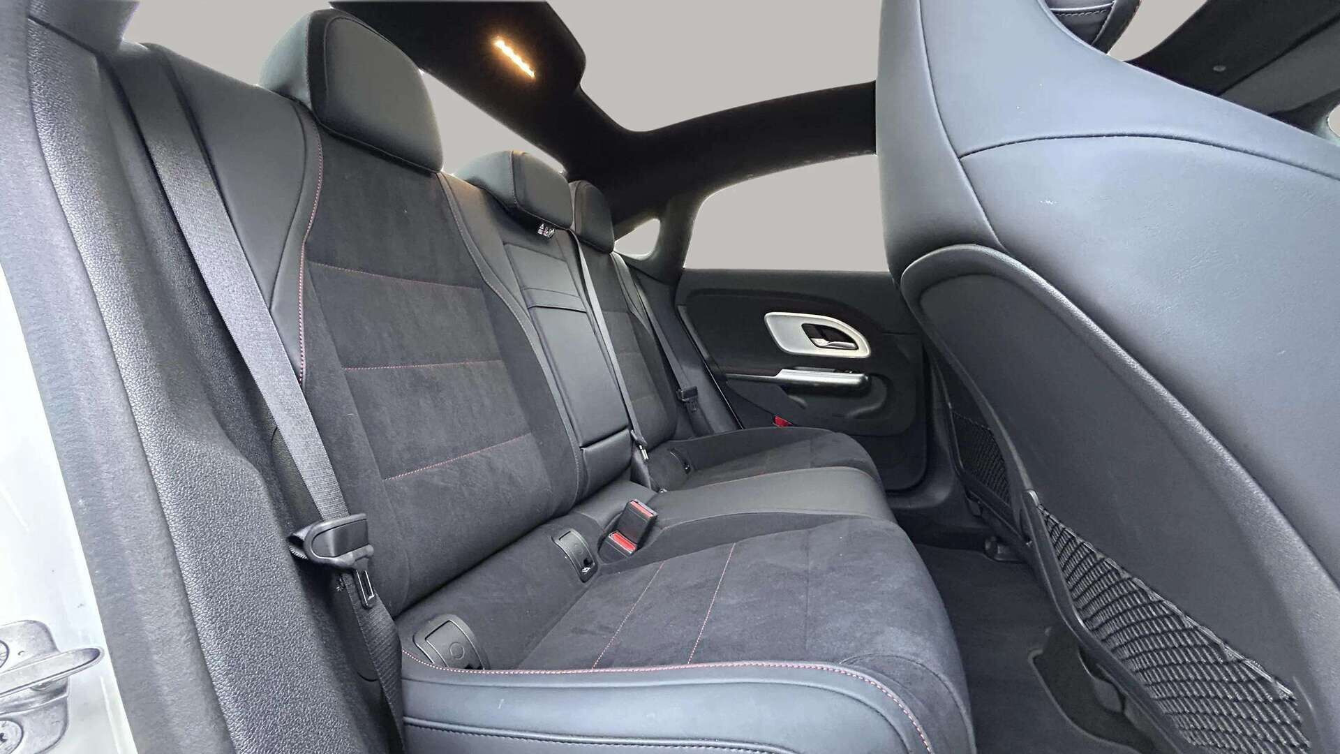 Hvid Mercedes CLA250+ fra 2025