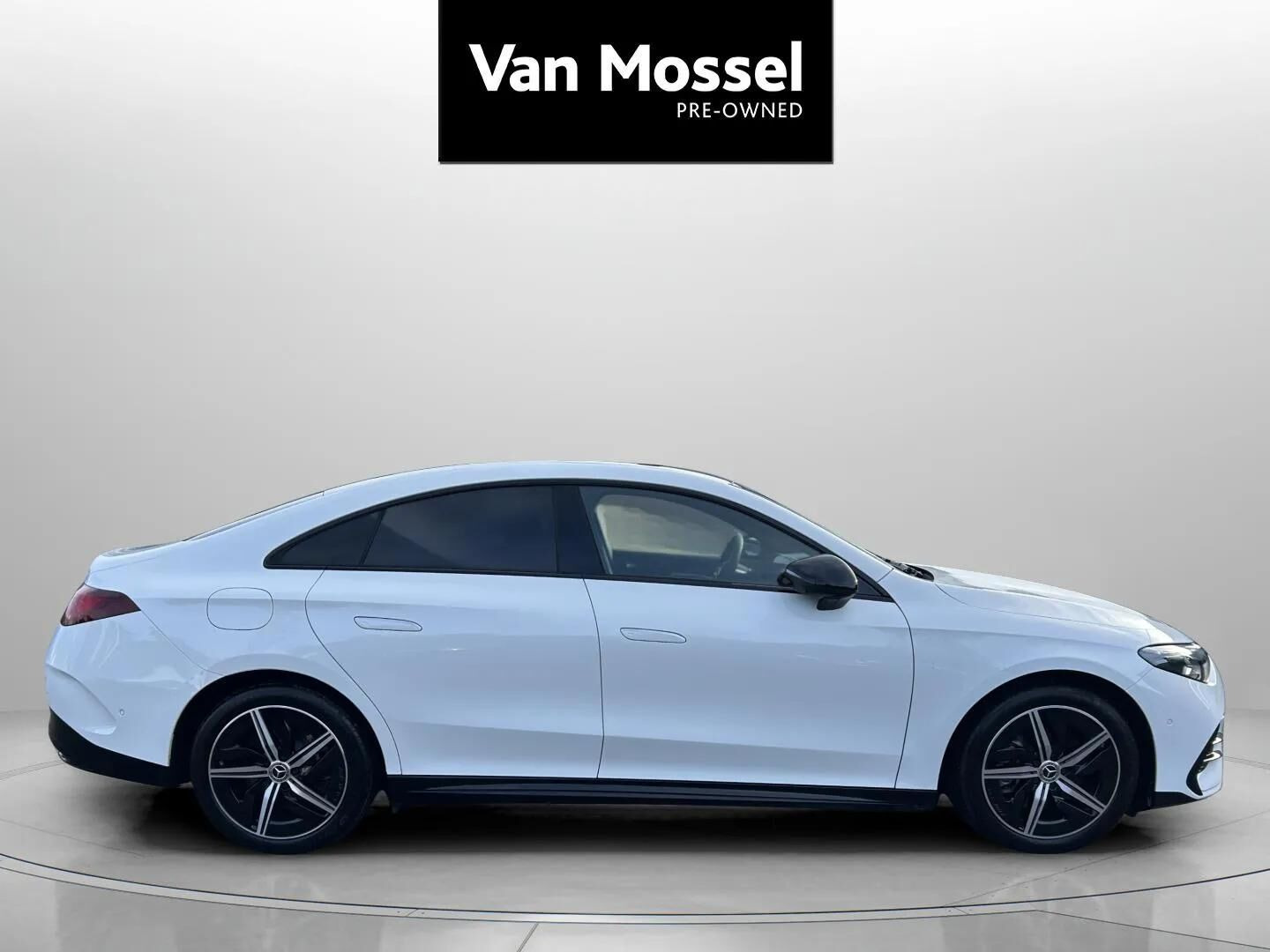 Hvid Mercedes CLA250+ fra 2025
