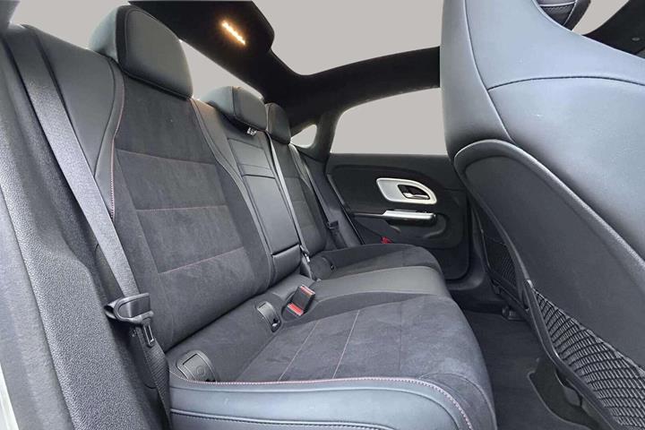 Hvid Mercedes CLA250+ fra 2025
