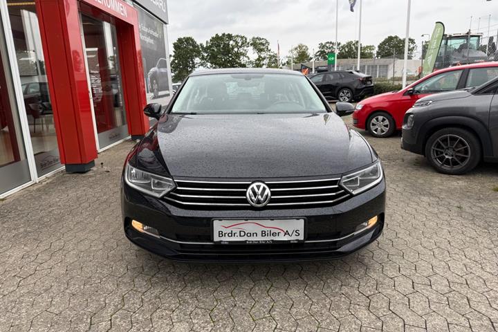Sort VW Passat fra 2017