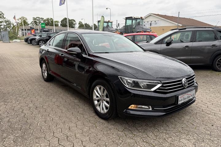 Sort VW Passat fra 2017