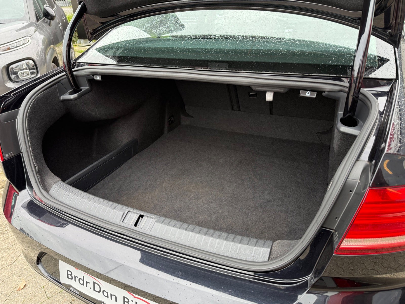 Sort VW Passat fra 2017