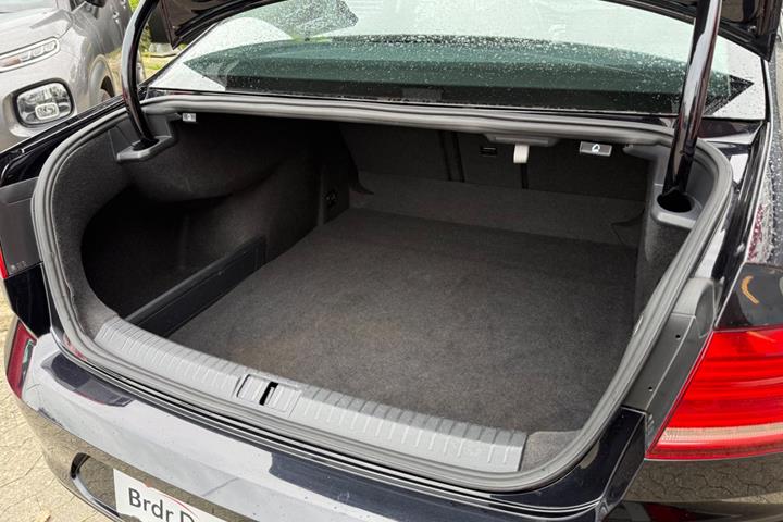Sort VW Passat fra 2017