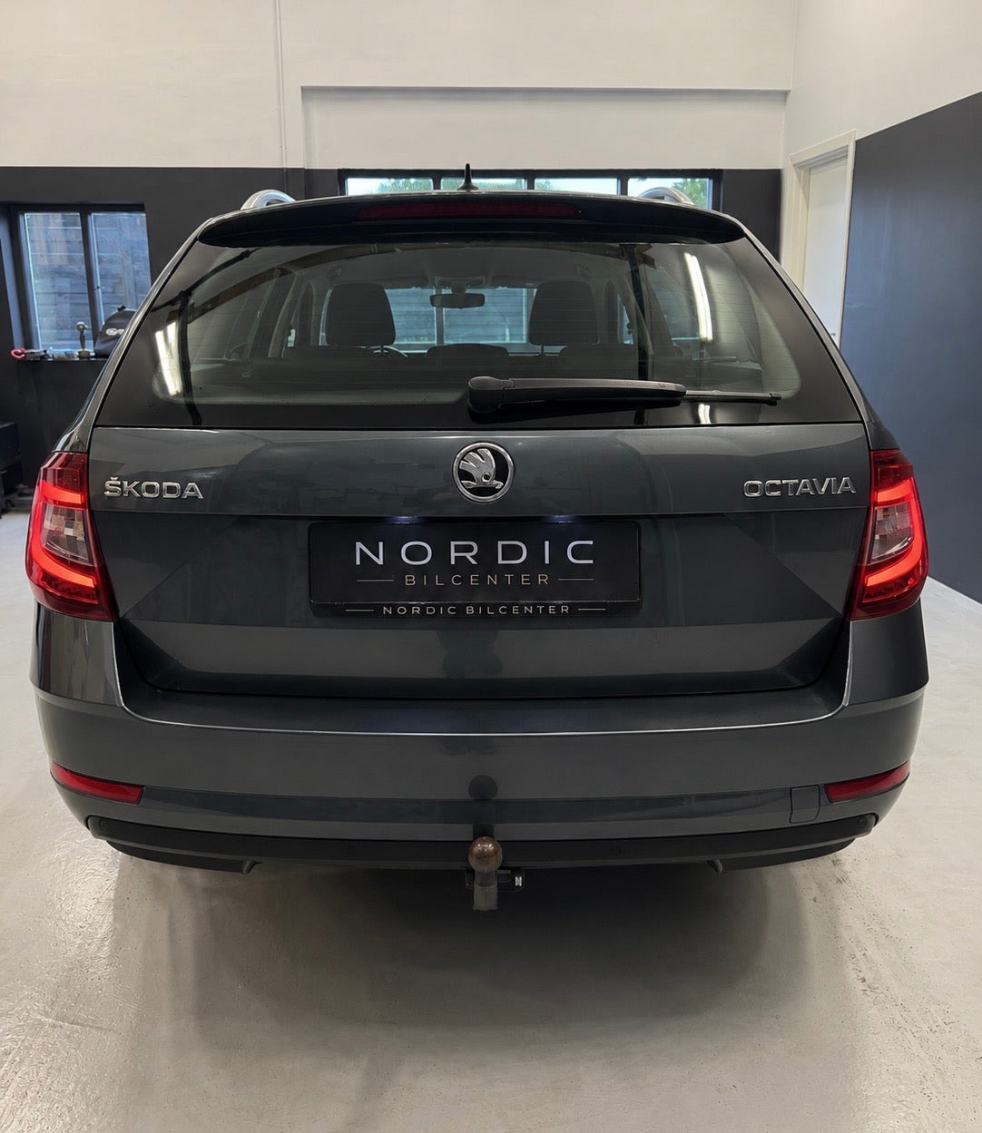 Grå Skoda Octavia fra 2019