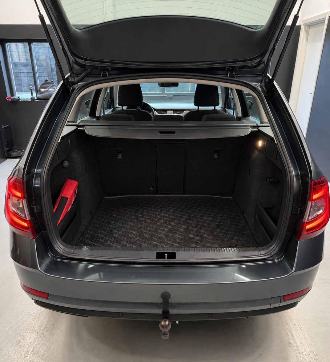 Grå Skoda Octavia fra 2019