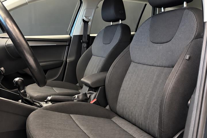 Grå Skoda Octavia fra 2019