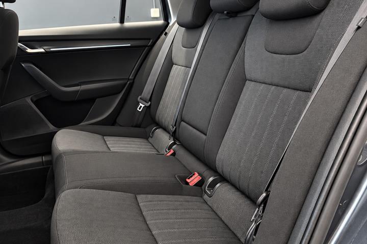 Grå Skoda Octavia fra 2019
