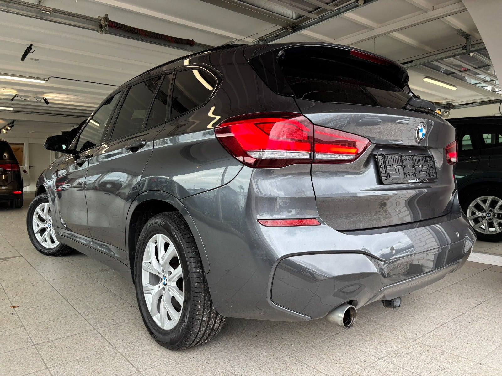 Grå BMW X1 fra 2021