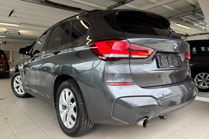 Grå BMW X1 fra 2021