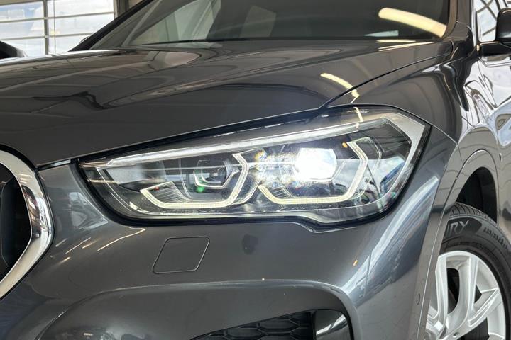 Grå BMW X1 fra 2021