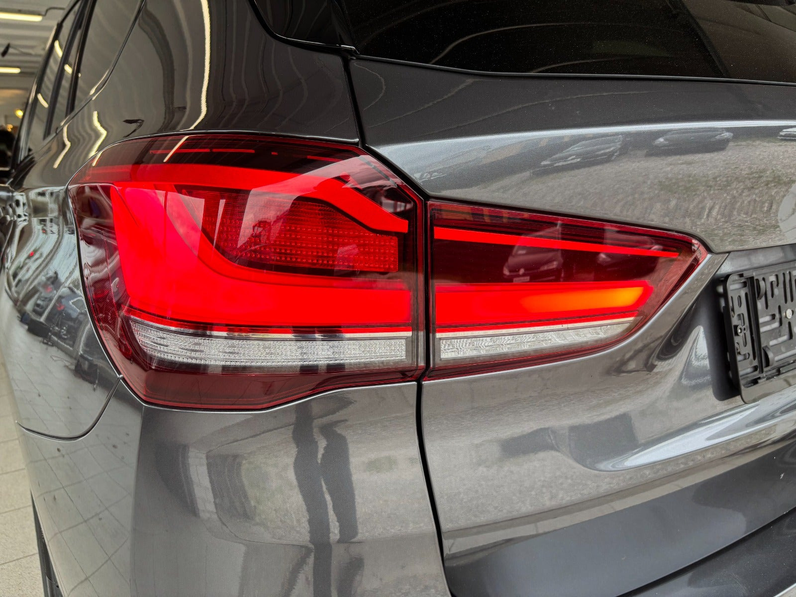 Grå BMW X1 fra 2021