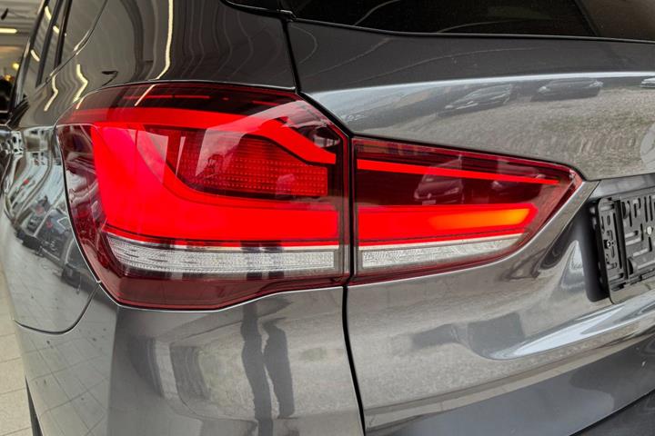 Grå BMW X1 fra 2021