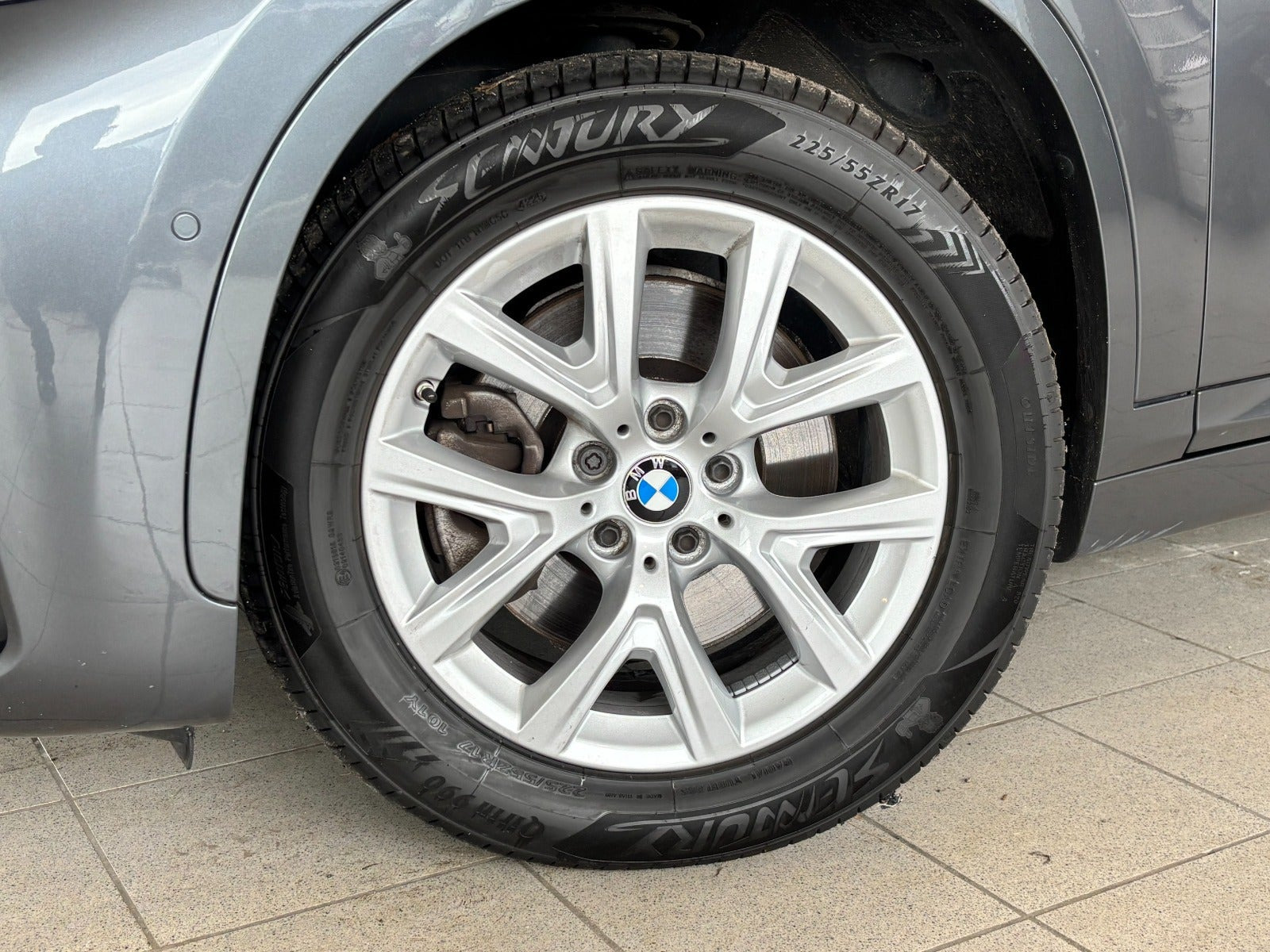 Grå BMW X1 fra 2021