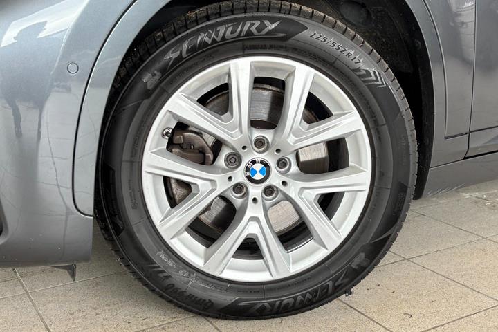 Grå BMW X1 fra 2021