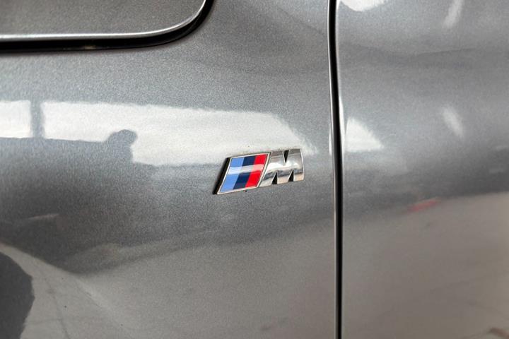 Grå BMW X1 fra 2021