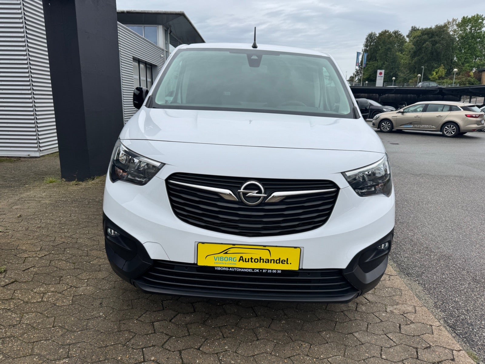 Hvid Opel Combo-e fra 2025