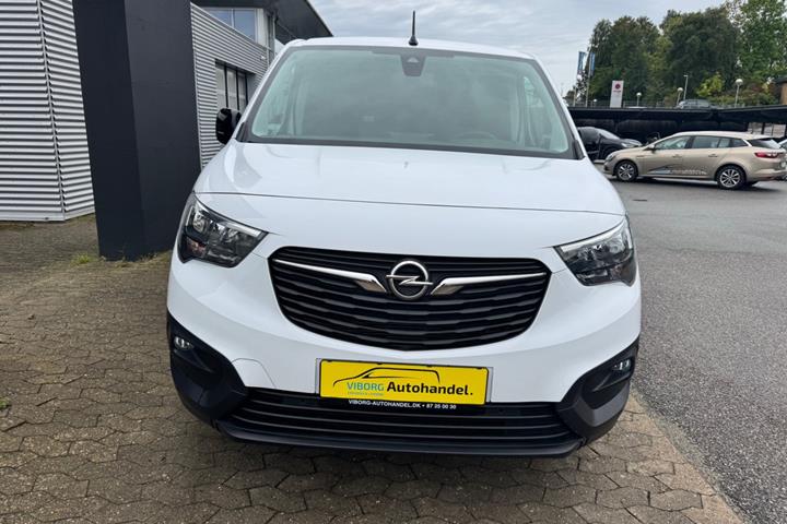 Hvid Opel Combo-e fra 2025