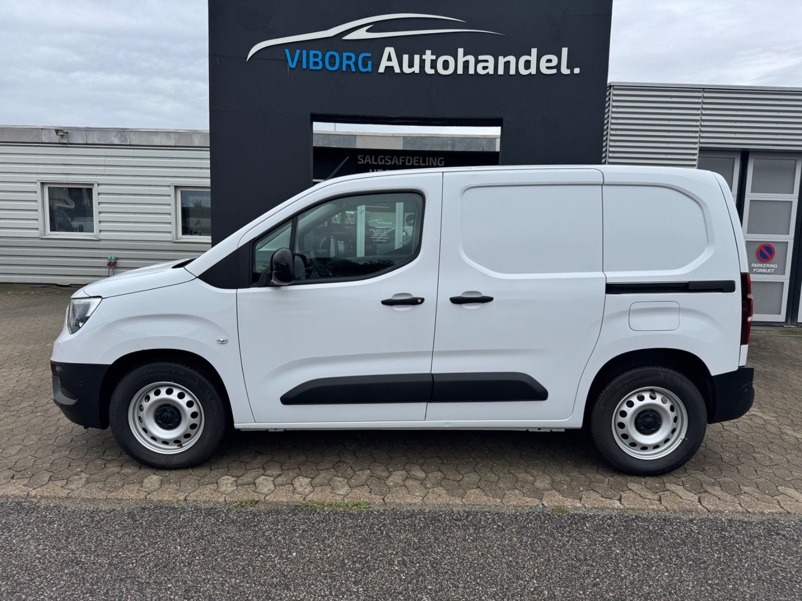Hvid Opel Combo-e fra 2025