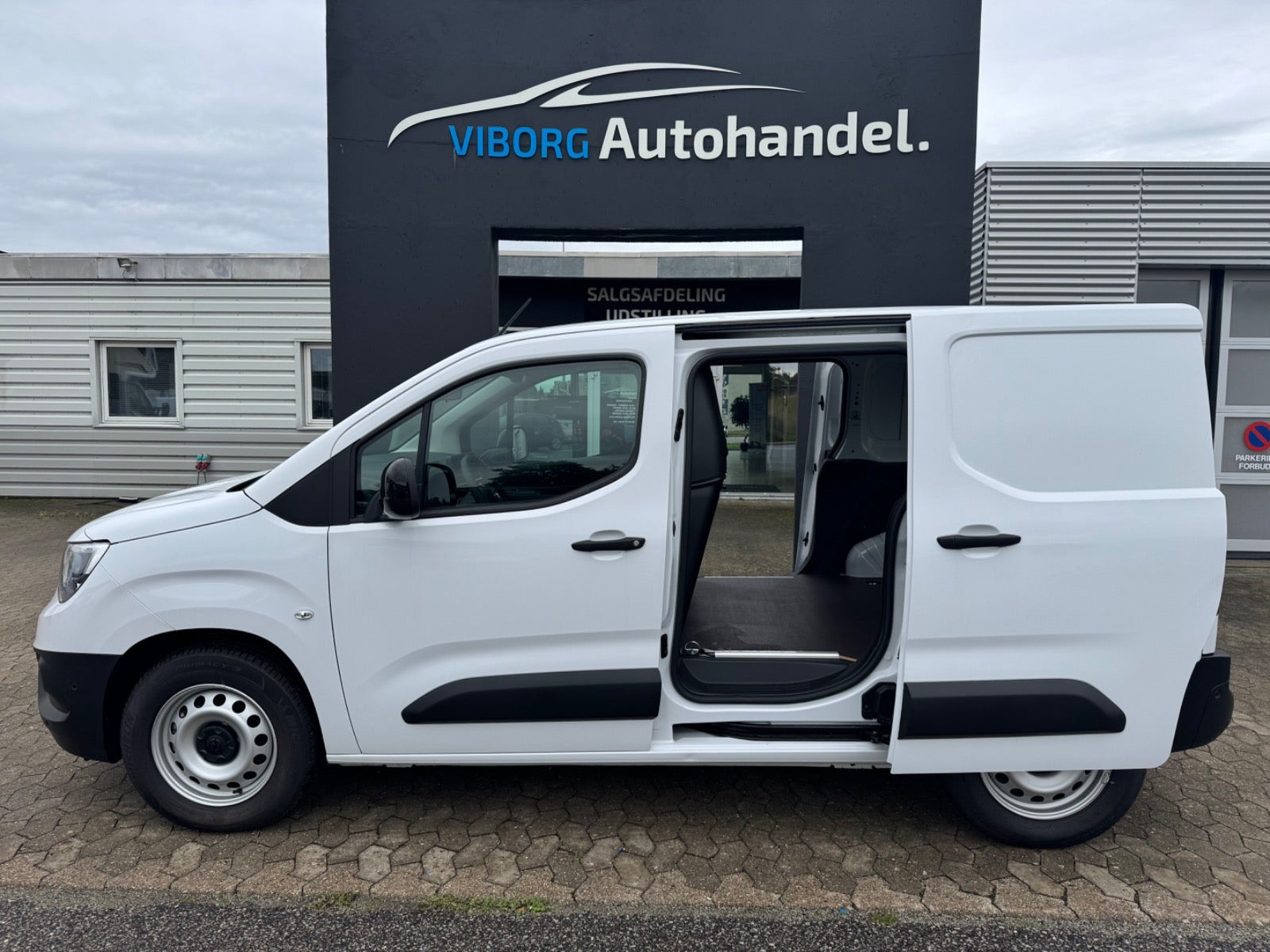 Hvid Opel Combo-e fra 2025