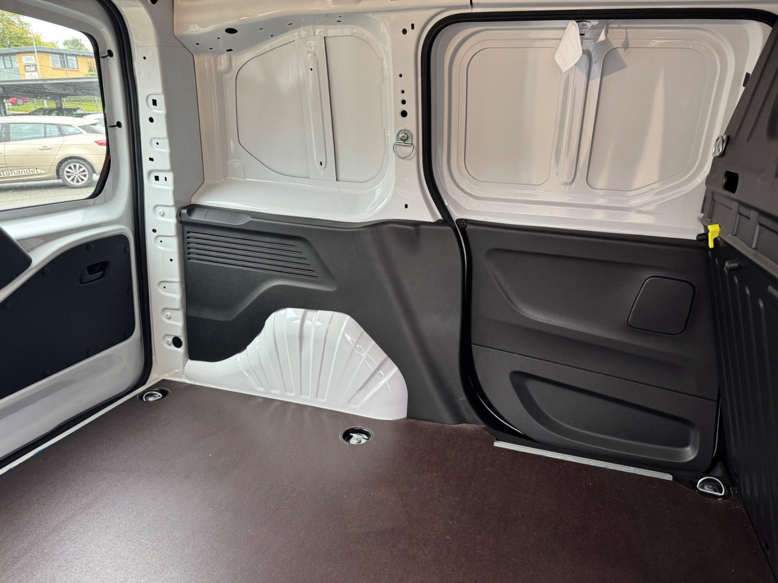 Hvid Opel Combo-e fra 2025