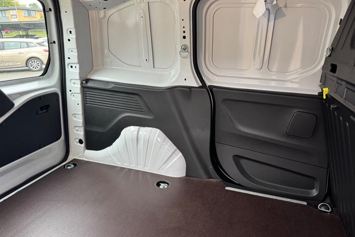 Hvid Opel Combo-e fra 2025