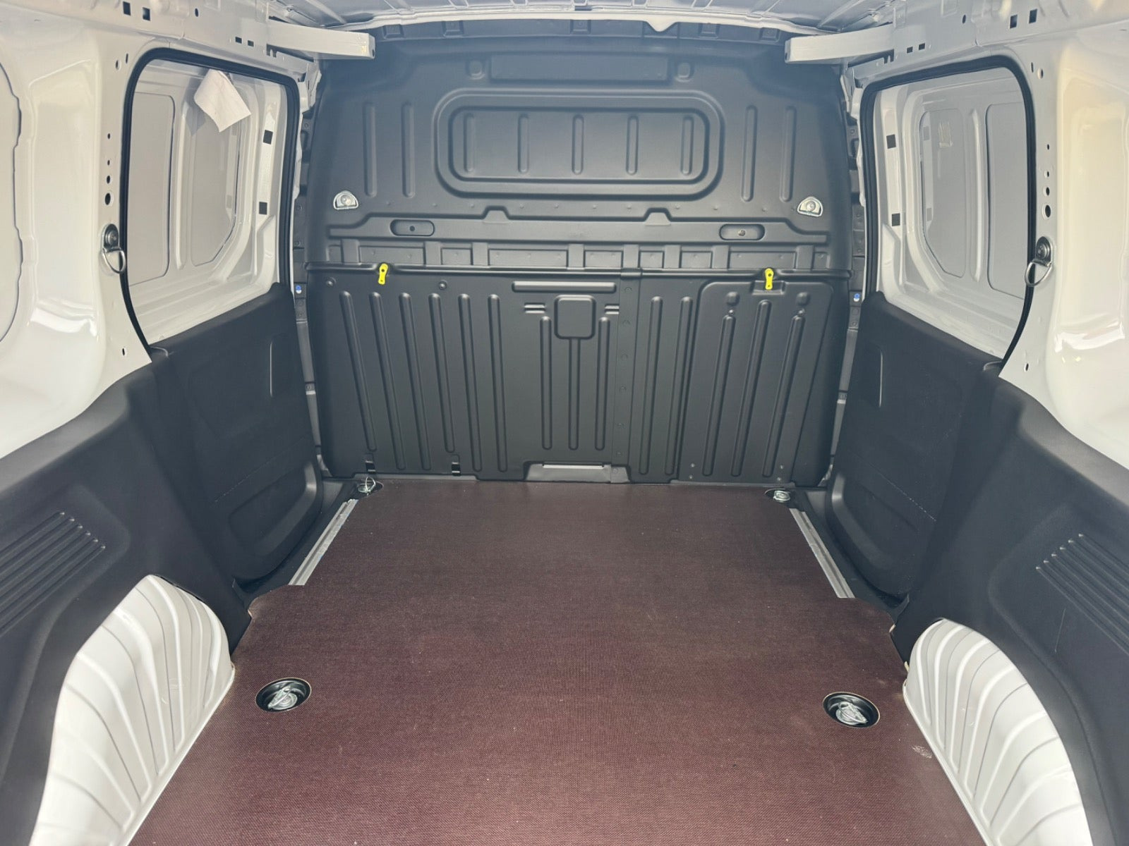 Hvid Opel Combo-e fra 2025