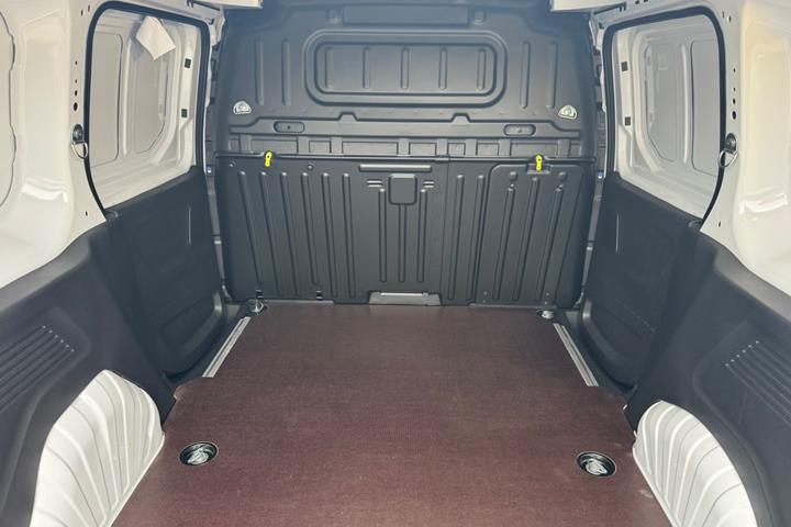 Hvid Opel Combo-e fra 2025